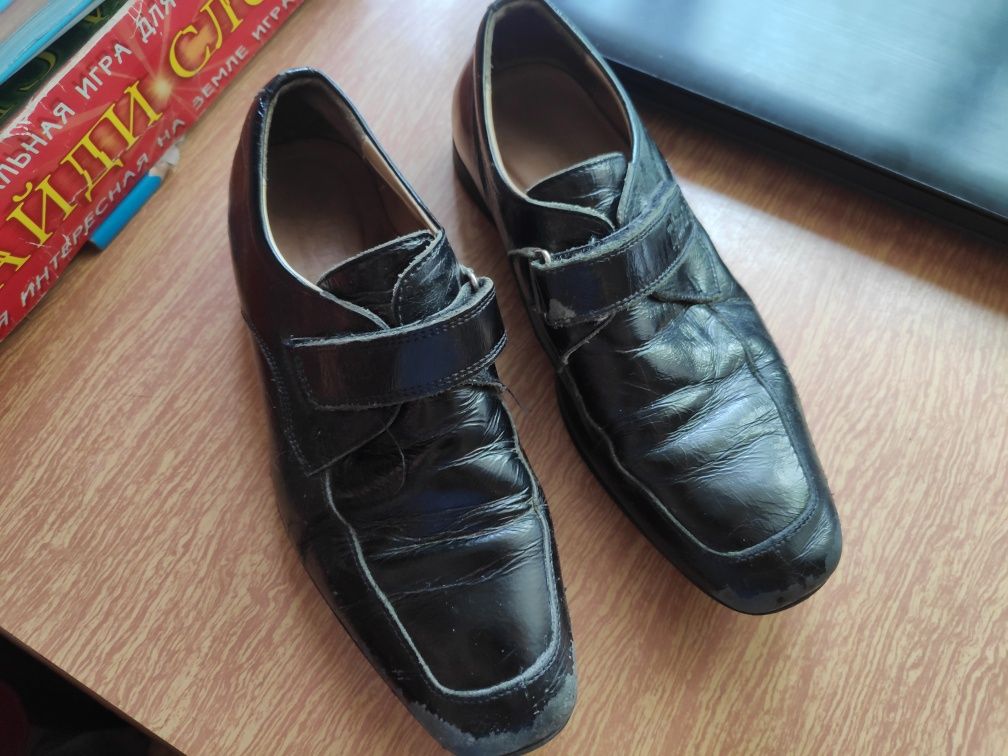 Черные туфли лаковые для школы