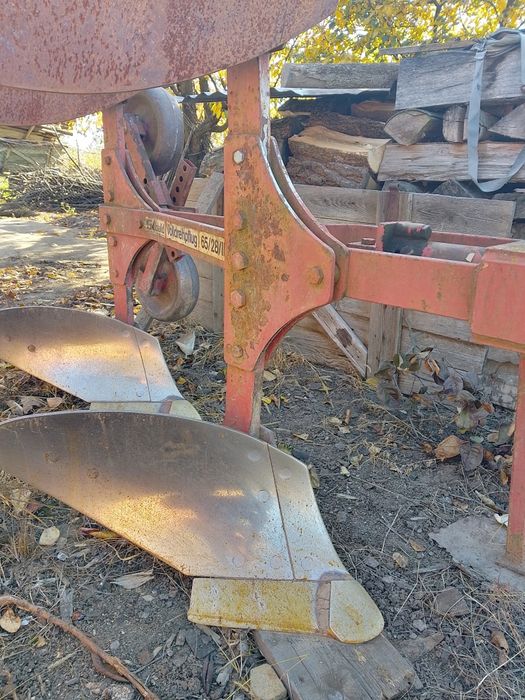 Plug reversibil cu 2 brazde