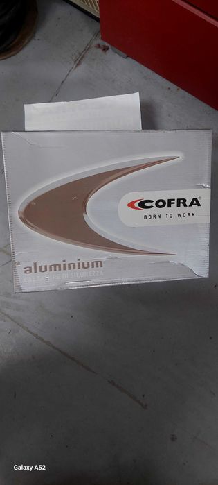 Продавам работни обувки мъжки.  номер 44 и номер 45