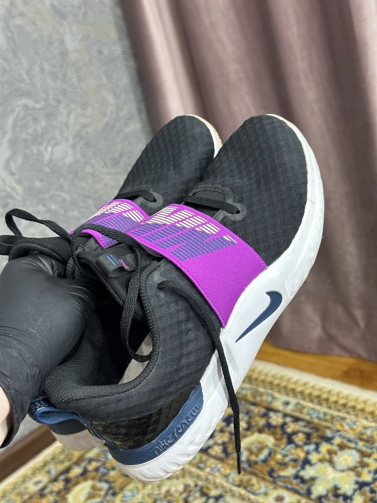 Женские кроссовки Nike