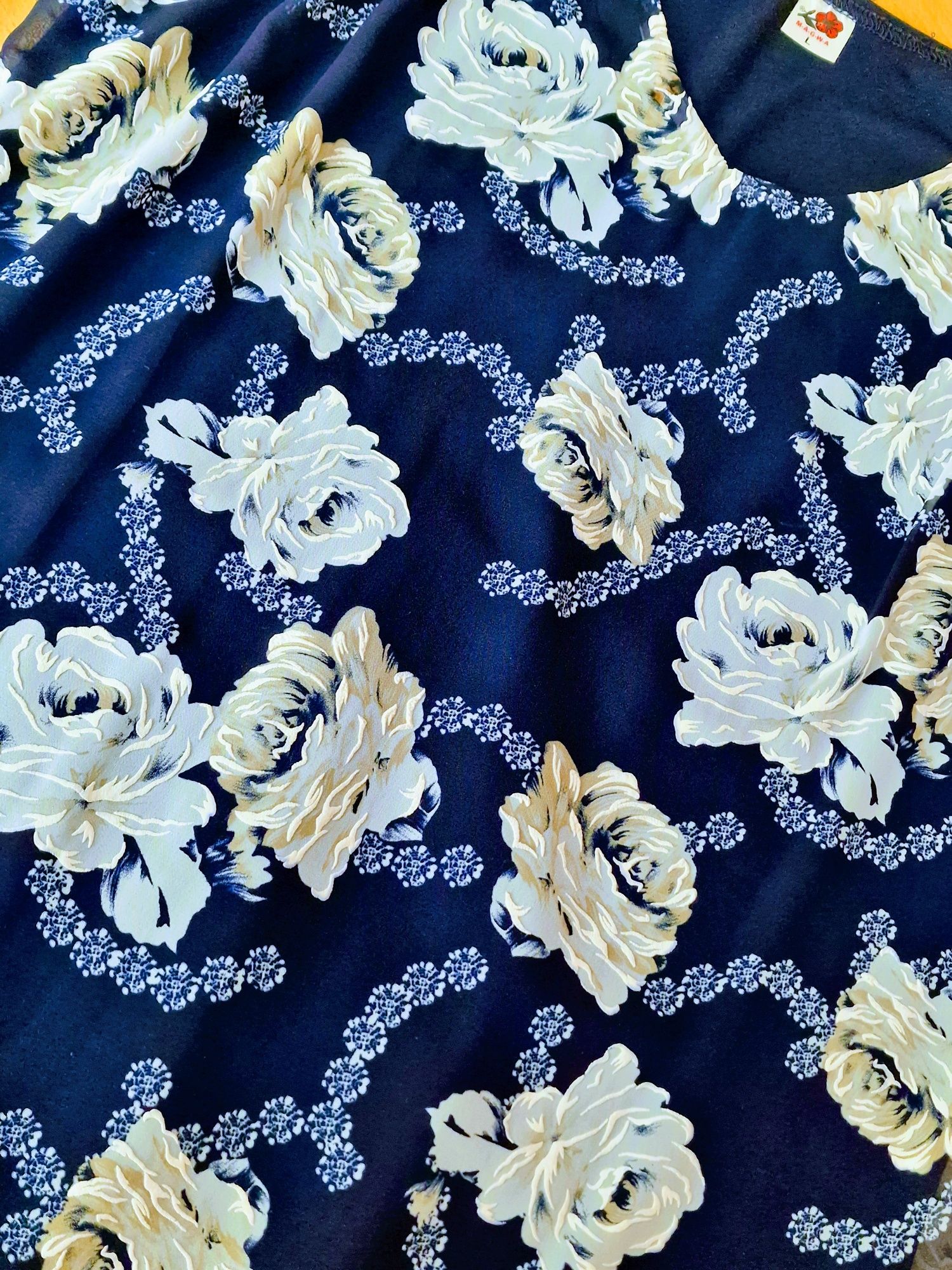 Bluza dama model floral,insertii voal,super calitate