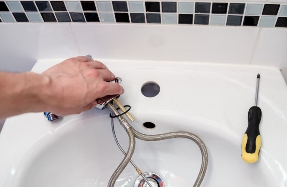 Instalator  sanitar si  electrician non-stop