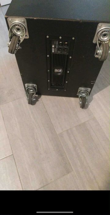 Vand subwoofer RCF 718 AS