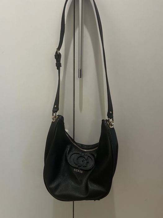 Чанта GUESS актуален модел за рамо