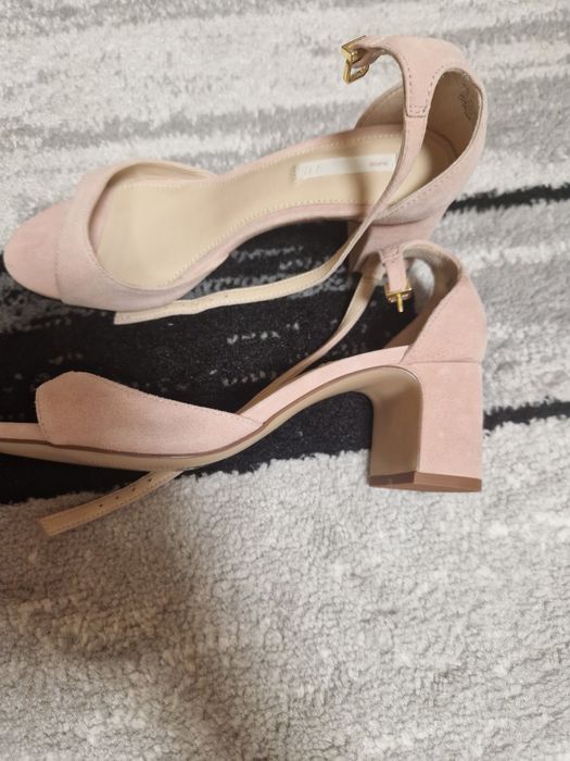 Sandale foarte dragute si comode