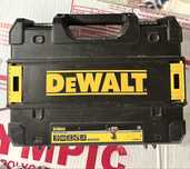 DEWALT - kit - masina de gaurit pe magneti + Pistol aer cald (bonus)