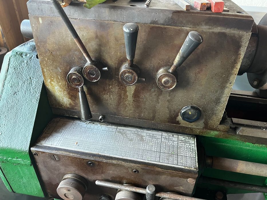 Металообработваща машина струг Ц8