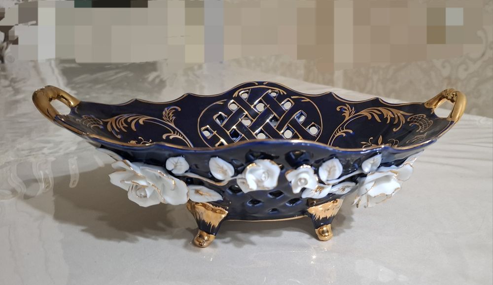 Винтажная "Мадонна" на ножке, фарфор кобальт, позолото