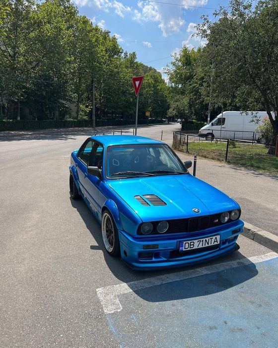 BMW Seria 3 BMW E30 2.5 Turbo a schimba cu un SUV sau o limuzină.