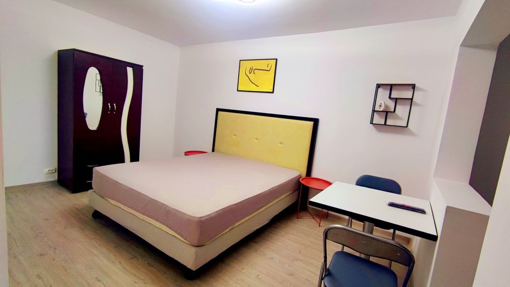 Închiriez garsonieră in zona pod renovată nouă !!