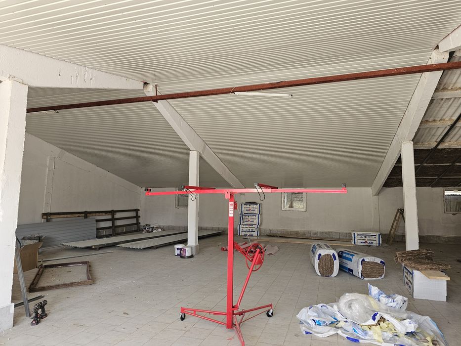 Inchiriez hala 200-350mp, noua, trifazic, gaz, apa, parcari, acces tir