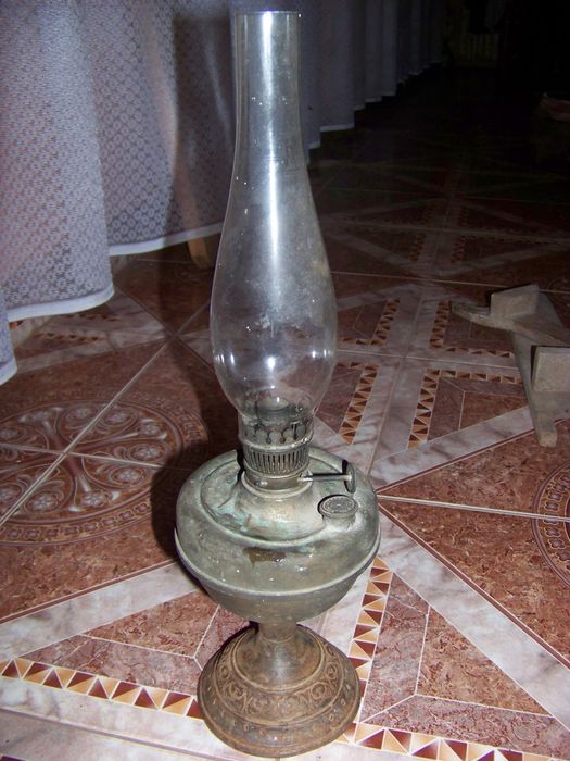 Lampă Antică de masă cu petrol, marcată R. Ditmar Wien (cca. 1900)