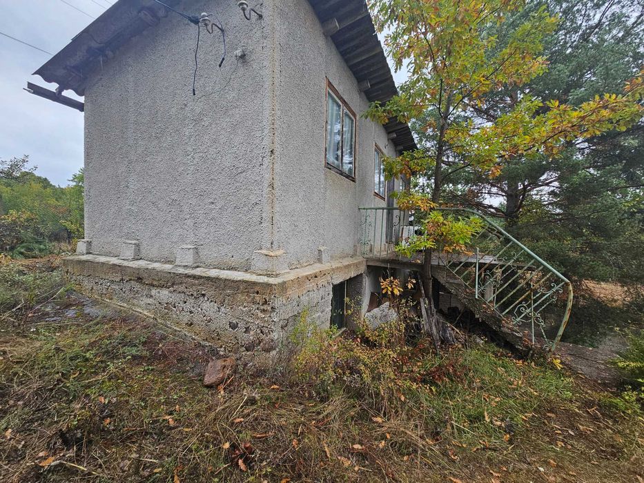 Продава ВИЛА в с.Егълница ,обл.Перник