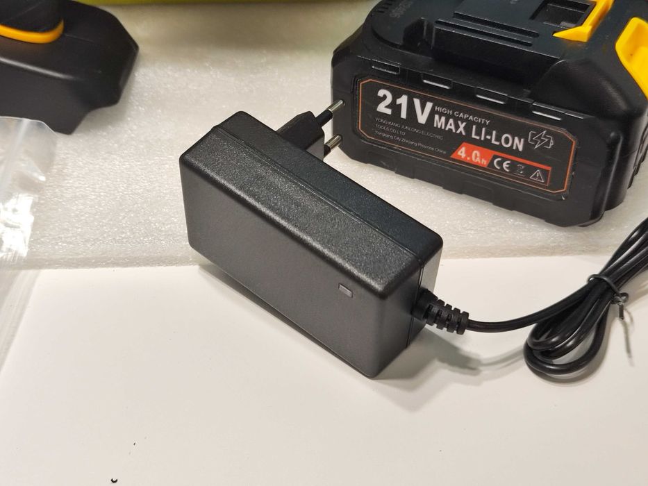 Акумулаторен пистолет за боядисване 600W 1000мл 6 дюзи жълт 2x 4Ah