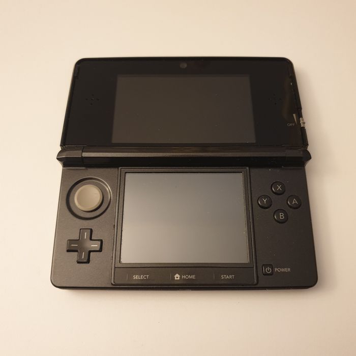 Nintendo 3DS Cosmo Black 32Gb modat cu alimentator și stylus pen