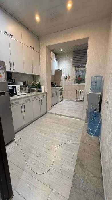 Продается квартира БИЙ Мирзо Улугбек Ор-р ГАИ 3/2/4  72м2