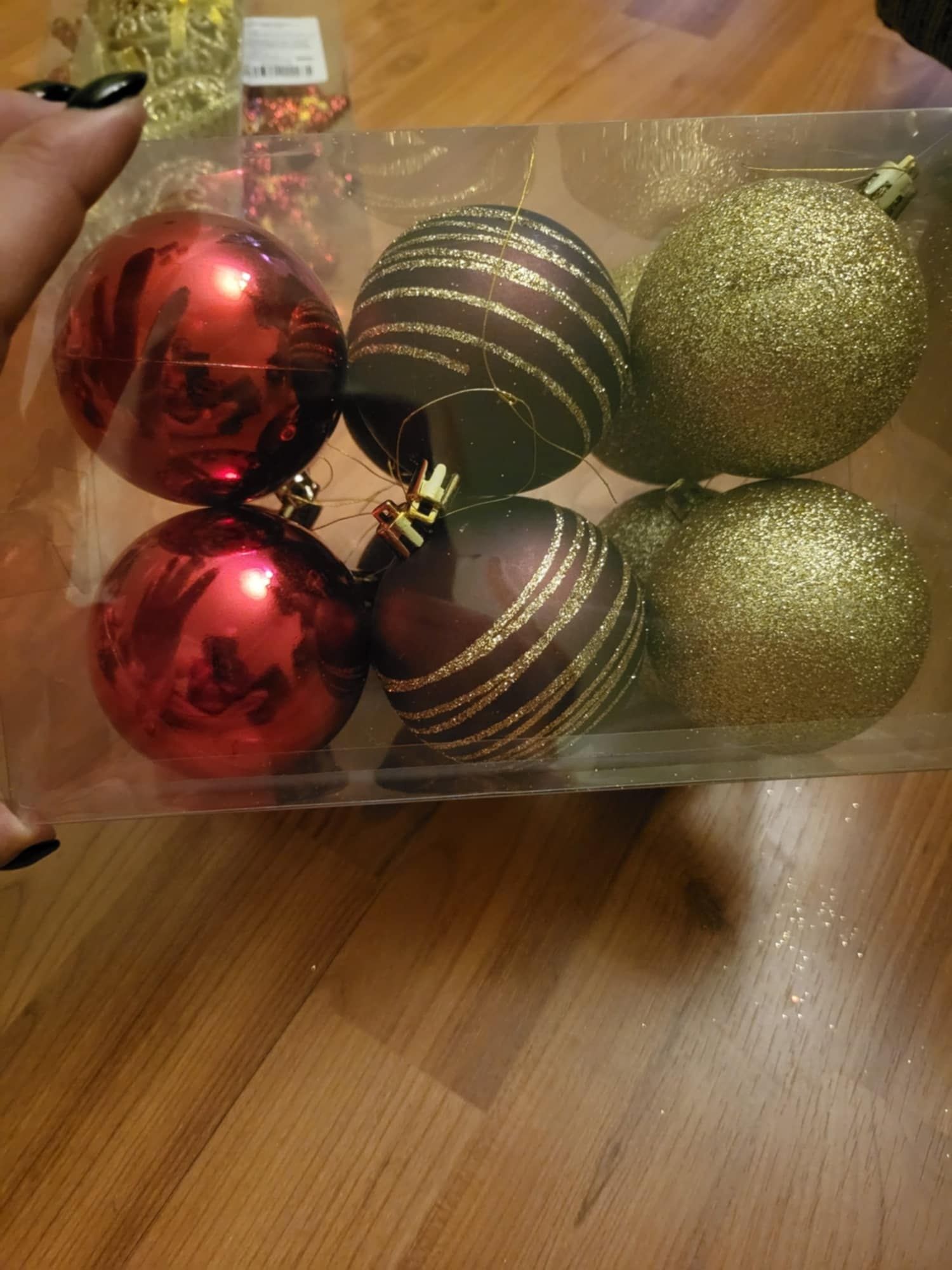 Коледни играчки продавам