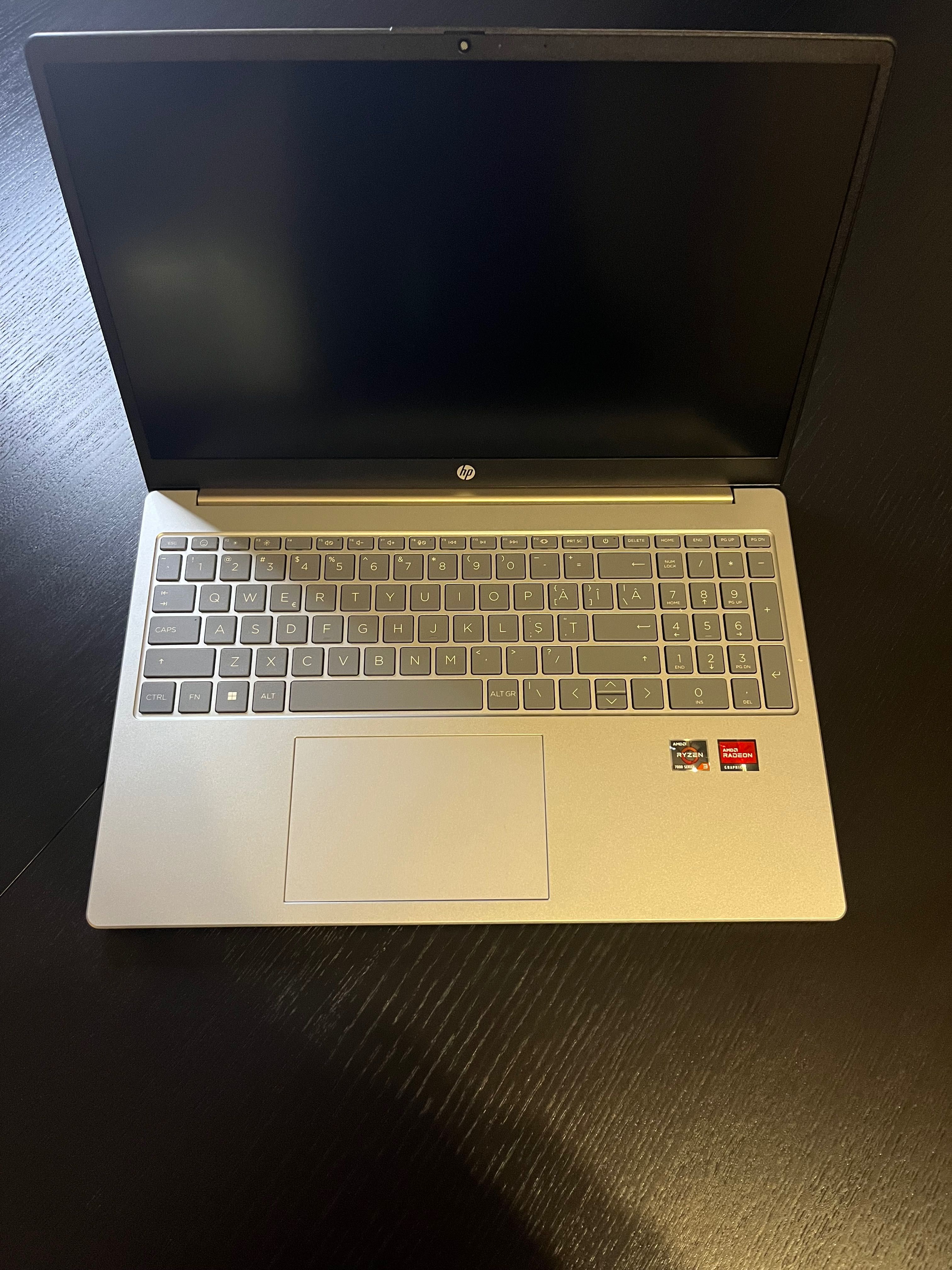 Laptop HP ca nou de vânzare -preț excelent!