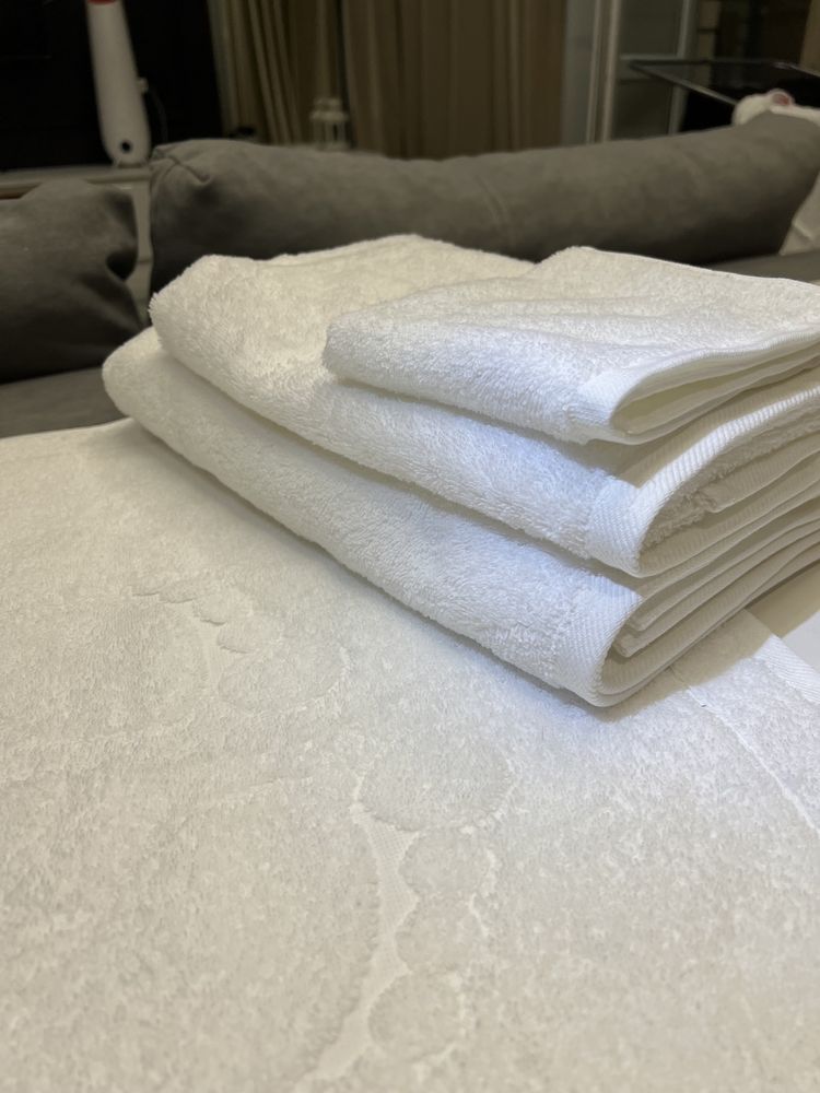 Полотенце белые для отелей, купить халат полотенце