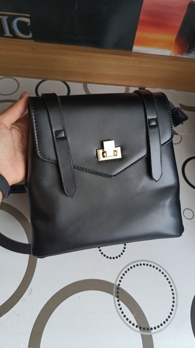 Vând ghiozdanel nou