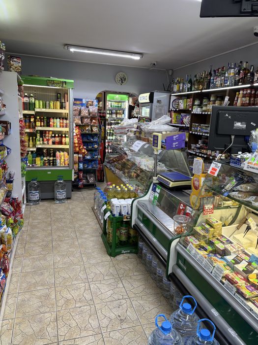 Продавам хладилни витрини 2бр и касов модул