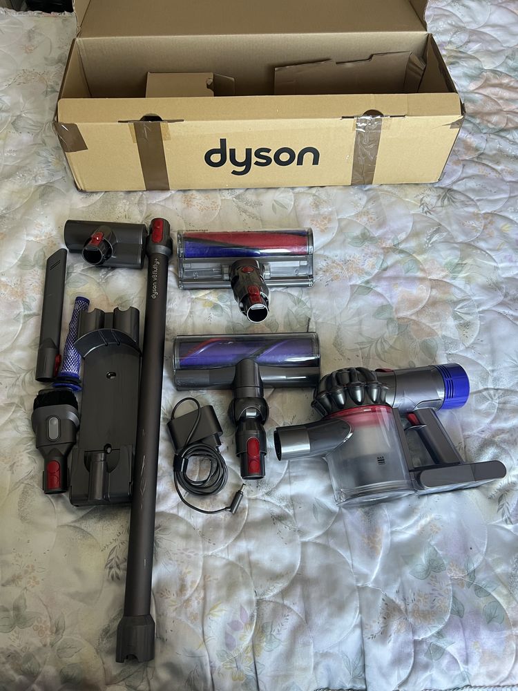 Прахосмукачка Dyson V8 sv25 ,перфекно състояние