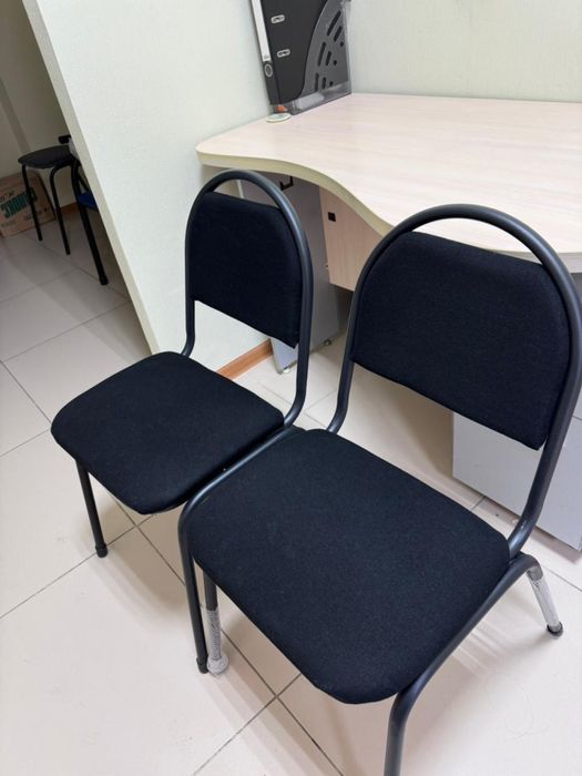 Продам офисный стол в отличом состоянии и стулья