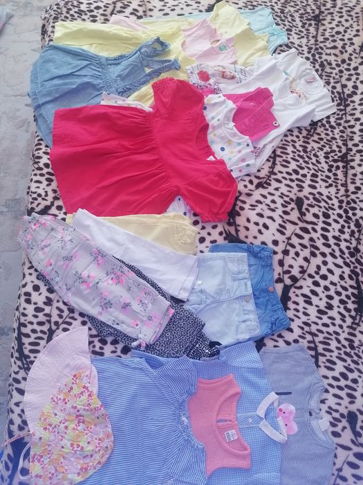 Rochițe, bluzițe, pantaloni scurți-lungi.