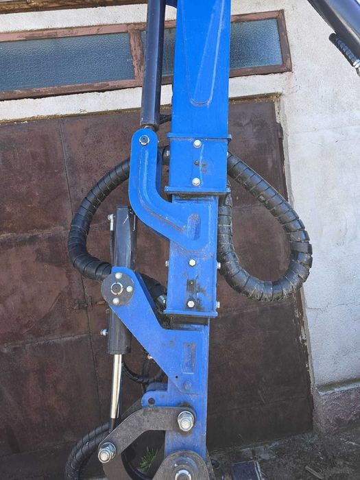 Tocator cu brat articulat hidraulic DHIS 1200