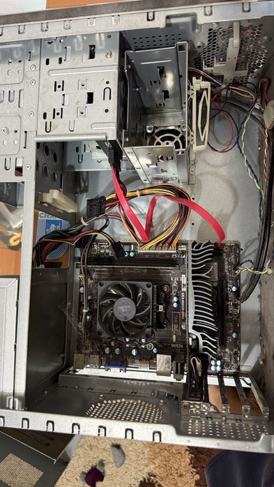 Unitate PC + monitor