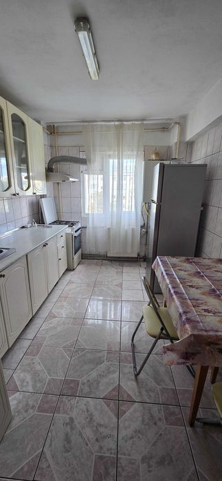 Inchiriez apartament 3 camere , zona Malu Rosu