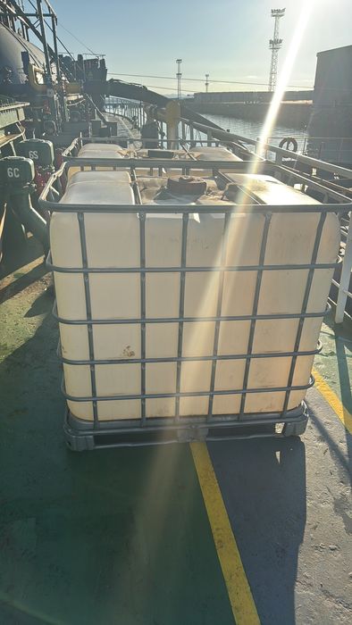 Продавам резервоари(бидони) за съхранение на течности