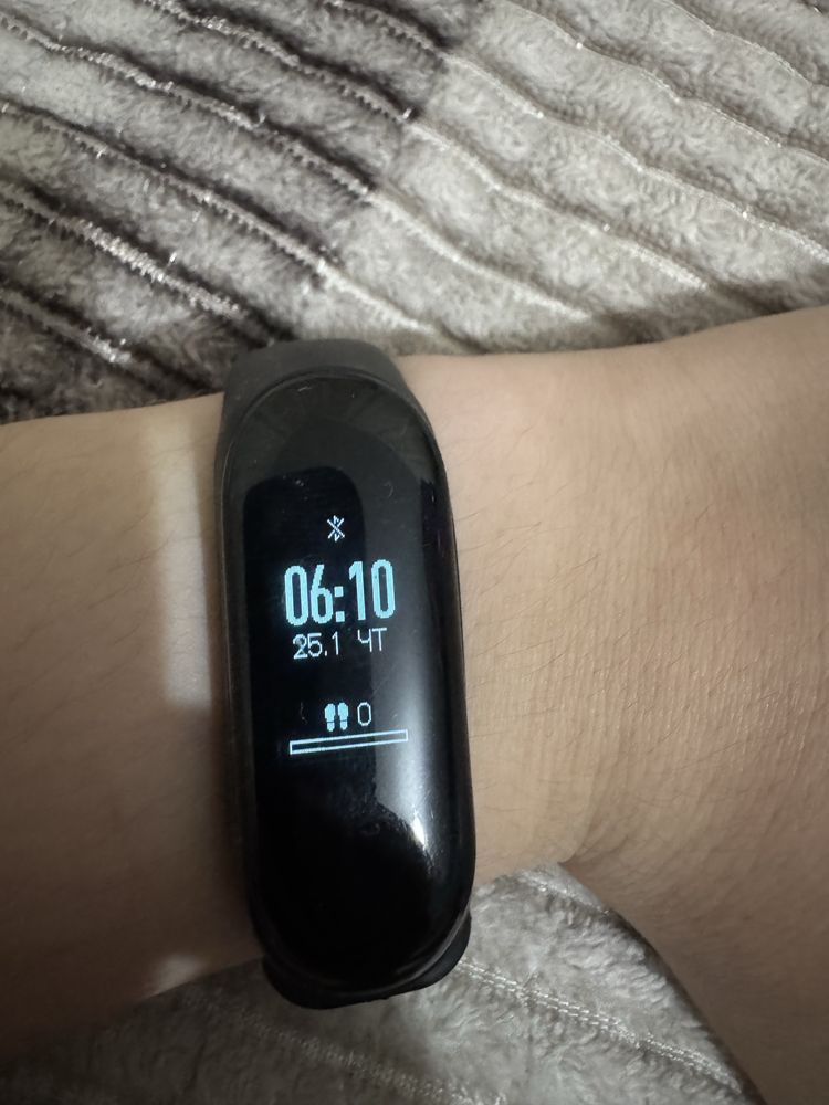 Продам смартчасы Apple watch series 1, mi band3, samsung watch active