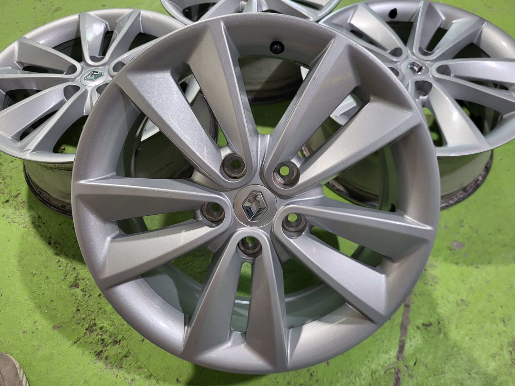 17 5x114.3 Renault лети джанти 5х114.3 рено