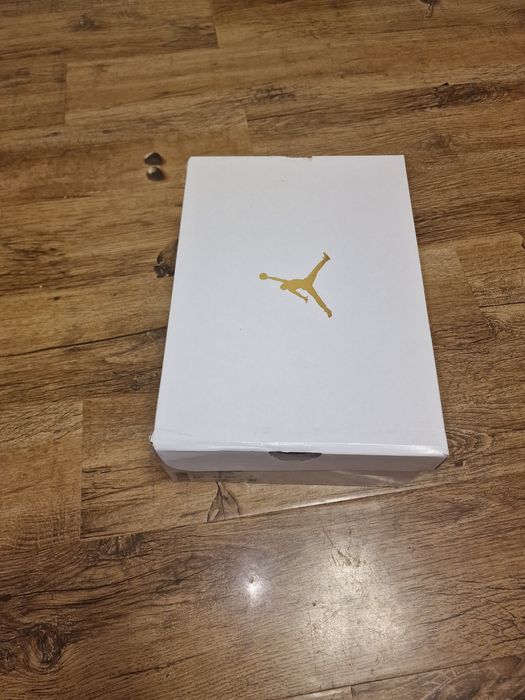 Adidasi WMNS Air Jordan 1 Mid