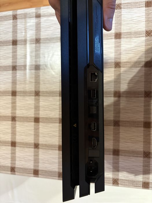 PlayStation 4 Pro 1TB - с подарък 6 игри