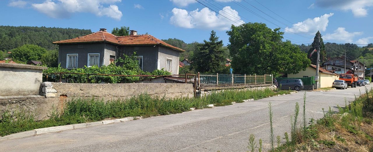 Продава се Къща в с. Драговищица, Област София-област - 72 кв.м за 2000 €/кв.м - Снимка #1