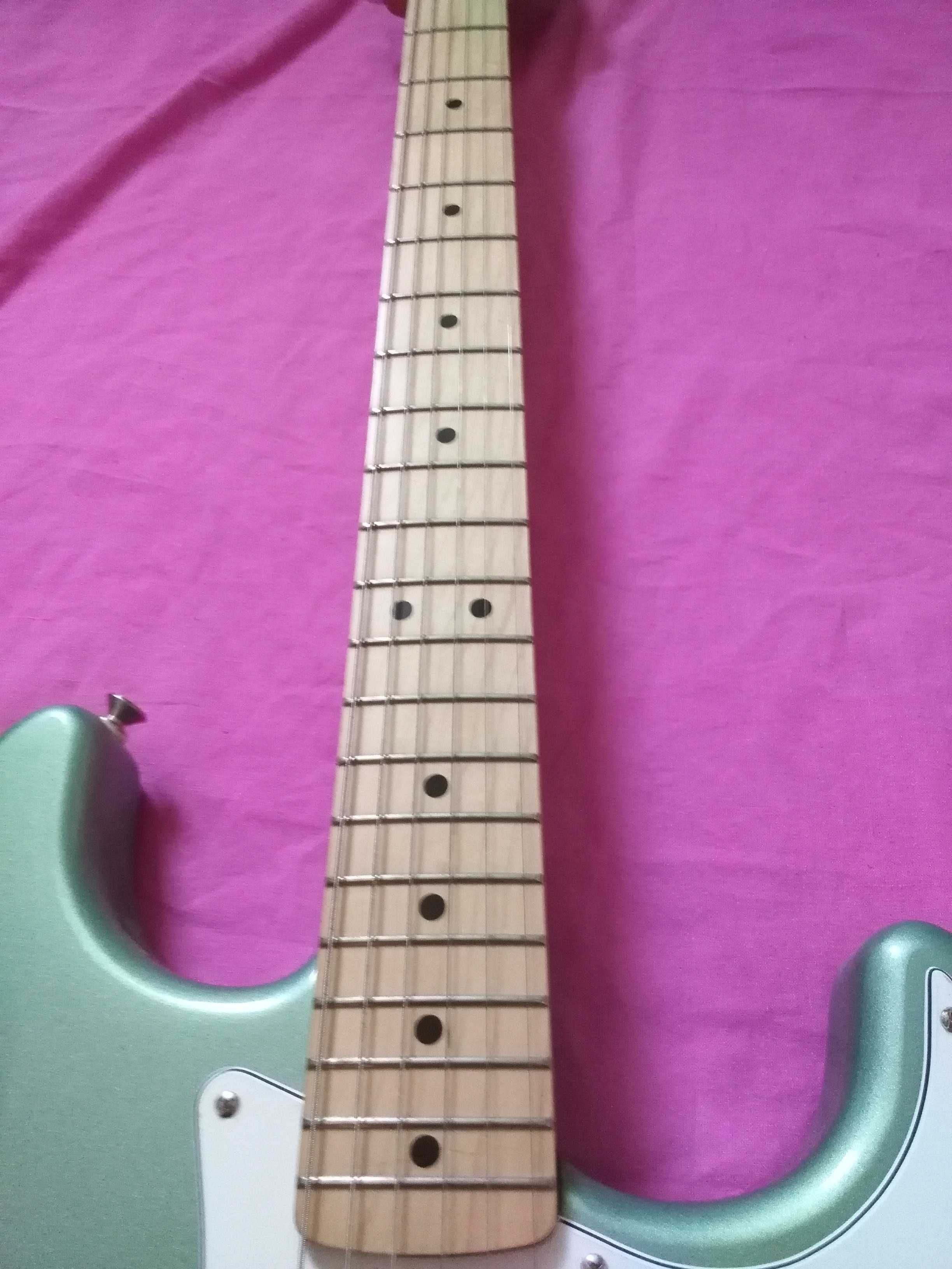 Fender Stratocaster 6 струни MZ 2001 г.