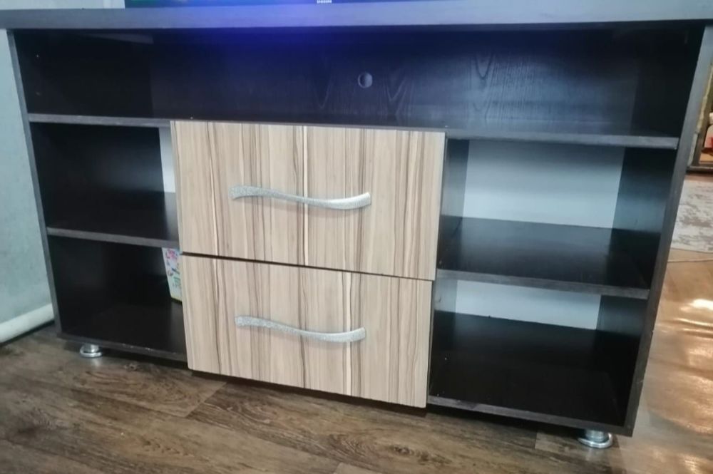 Продам под TV                  .