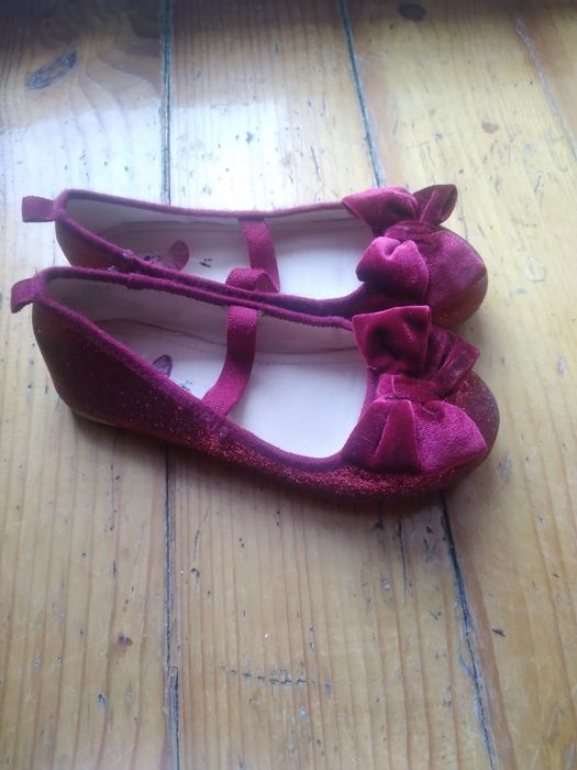 Vând 2 perechii pantofi