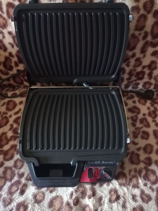 Vând grătar electric