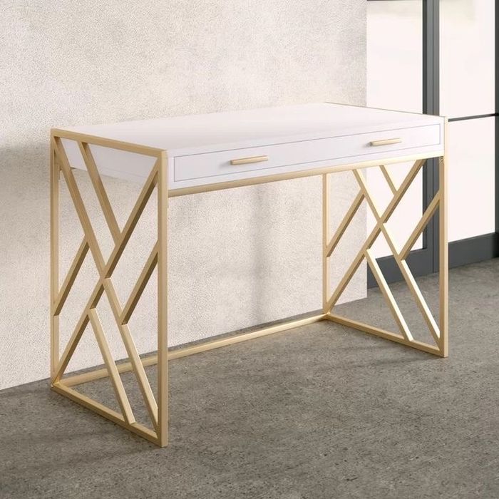 Лофт стеллажы Золотой Для магазина Loft stellajlar magazin uchun