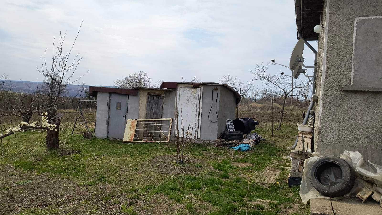 Вила в местността  Арменски Лозя с ток и вода