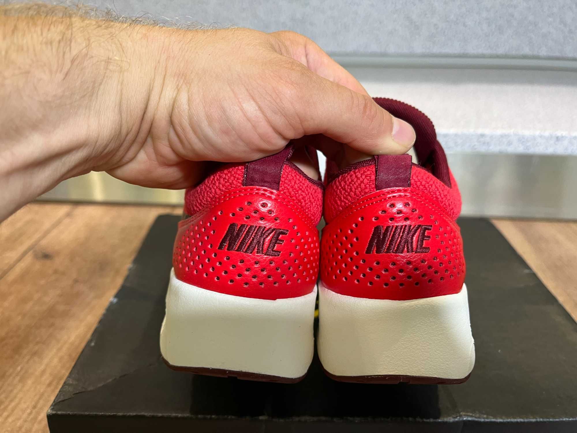 ОРИГИНАЛНИ *** Nike Air Max Thea / Action Red / Red / Sail