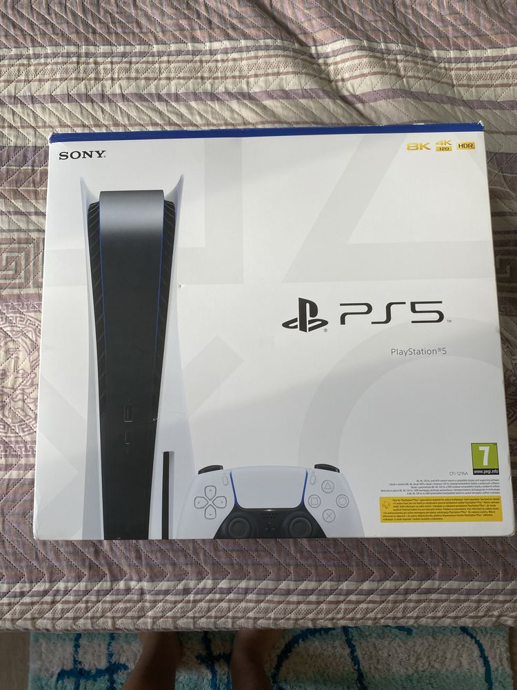 Playstation 5 + 3 игри вид диск