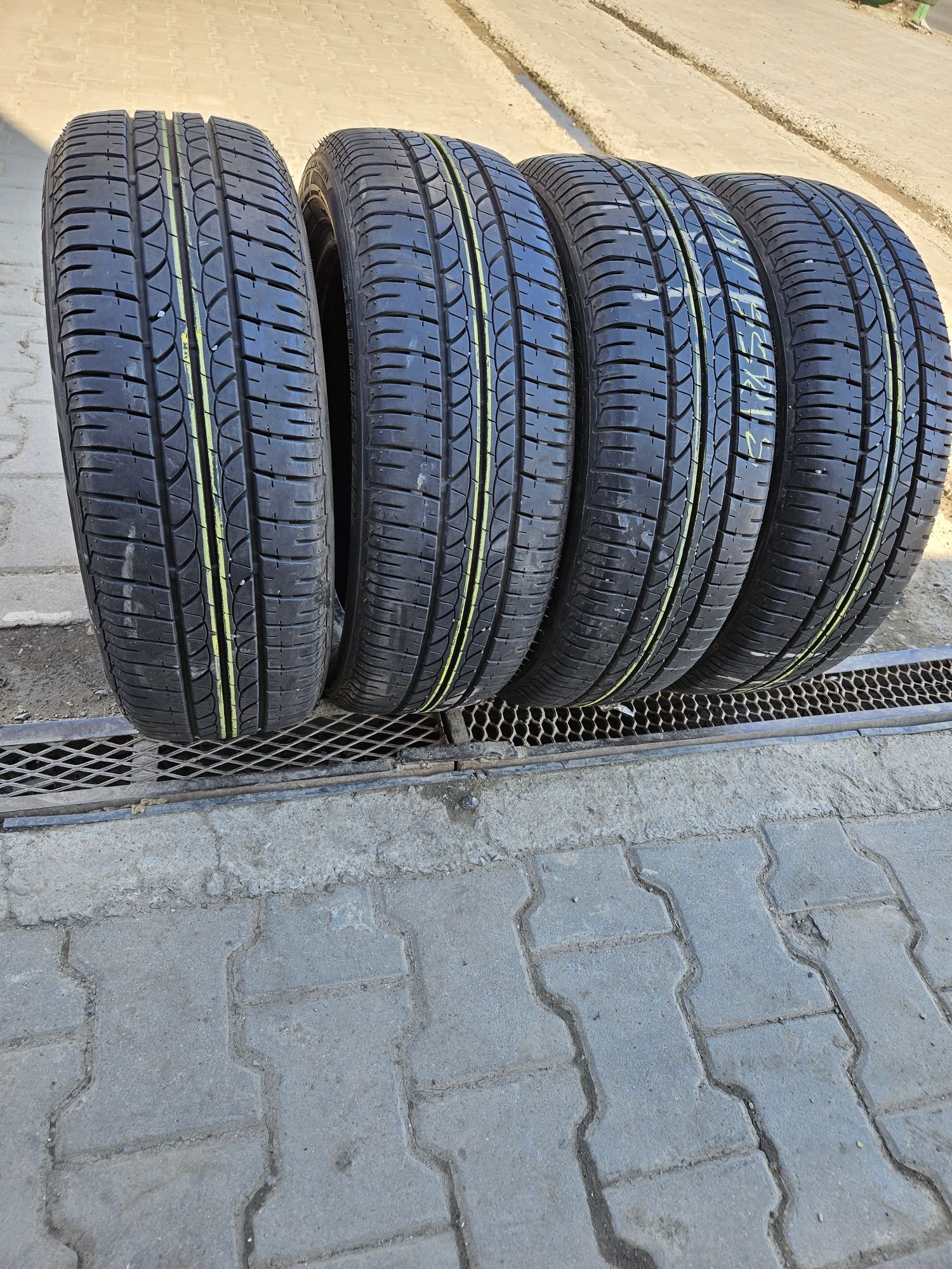 Vând anvelope vară 185/55/15 185/55r15 BRIDGESTONE