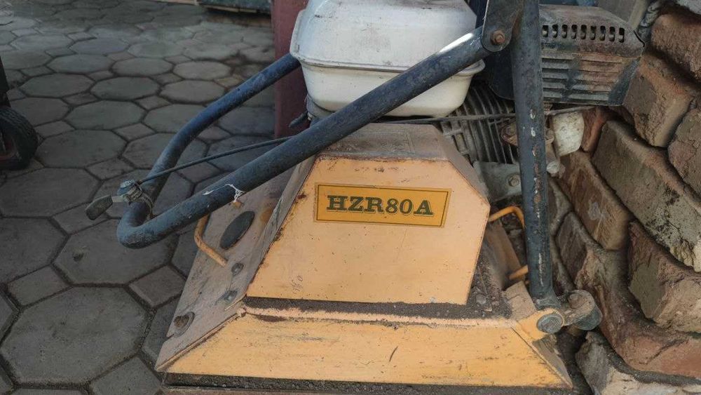 Бензиновая виброплита