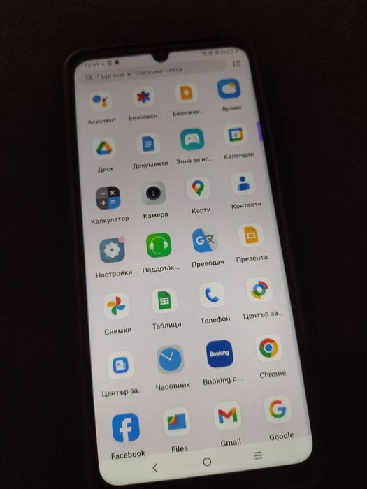 TCL 505 Телефон със супер издръжлива батерия.