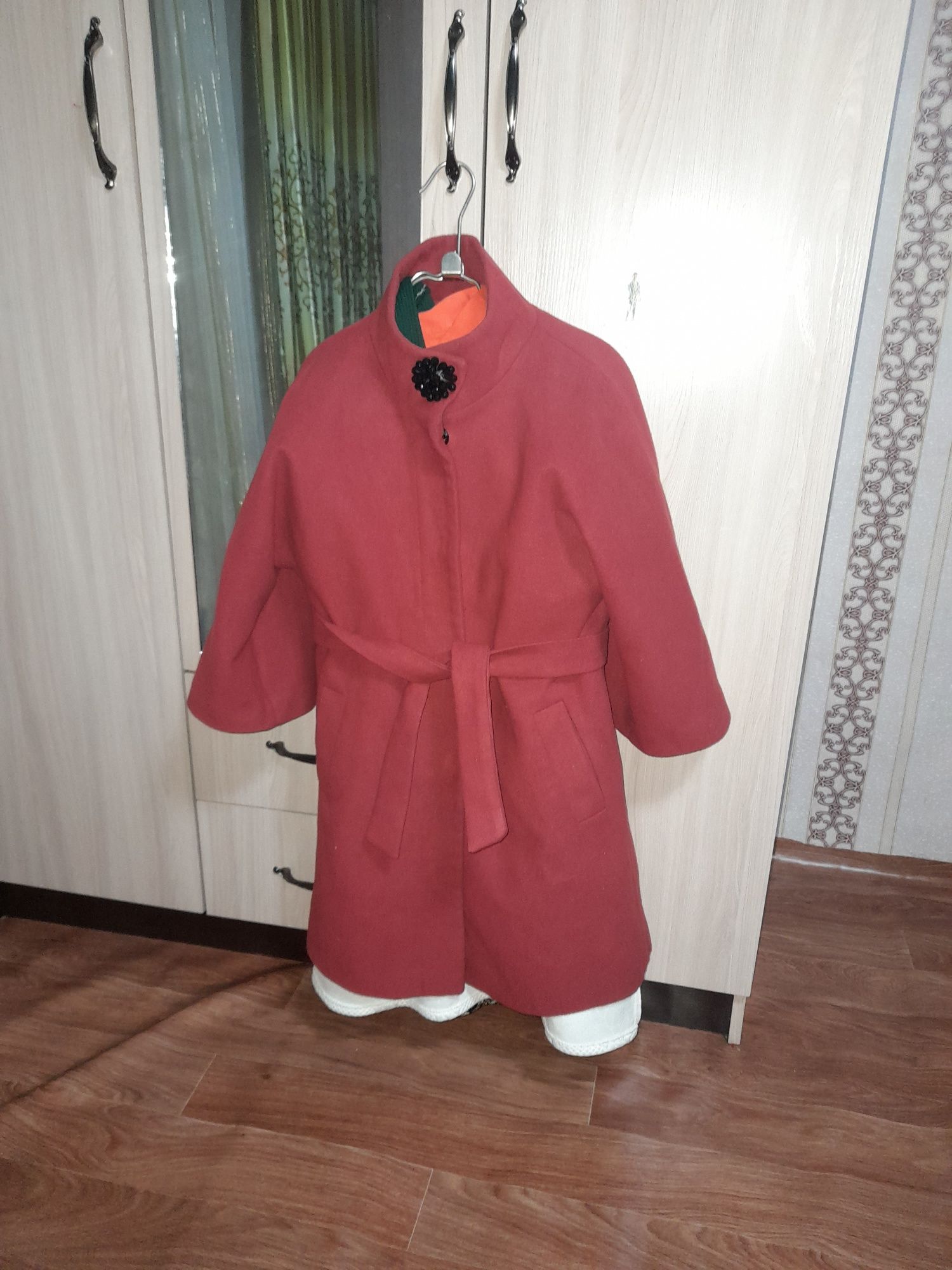 Продам женское  пальто