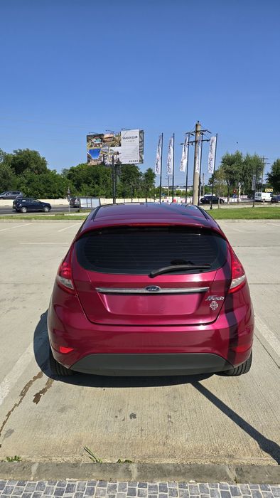 Ford fiesta   Titanium Magenta